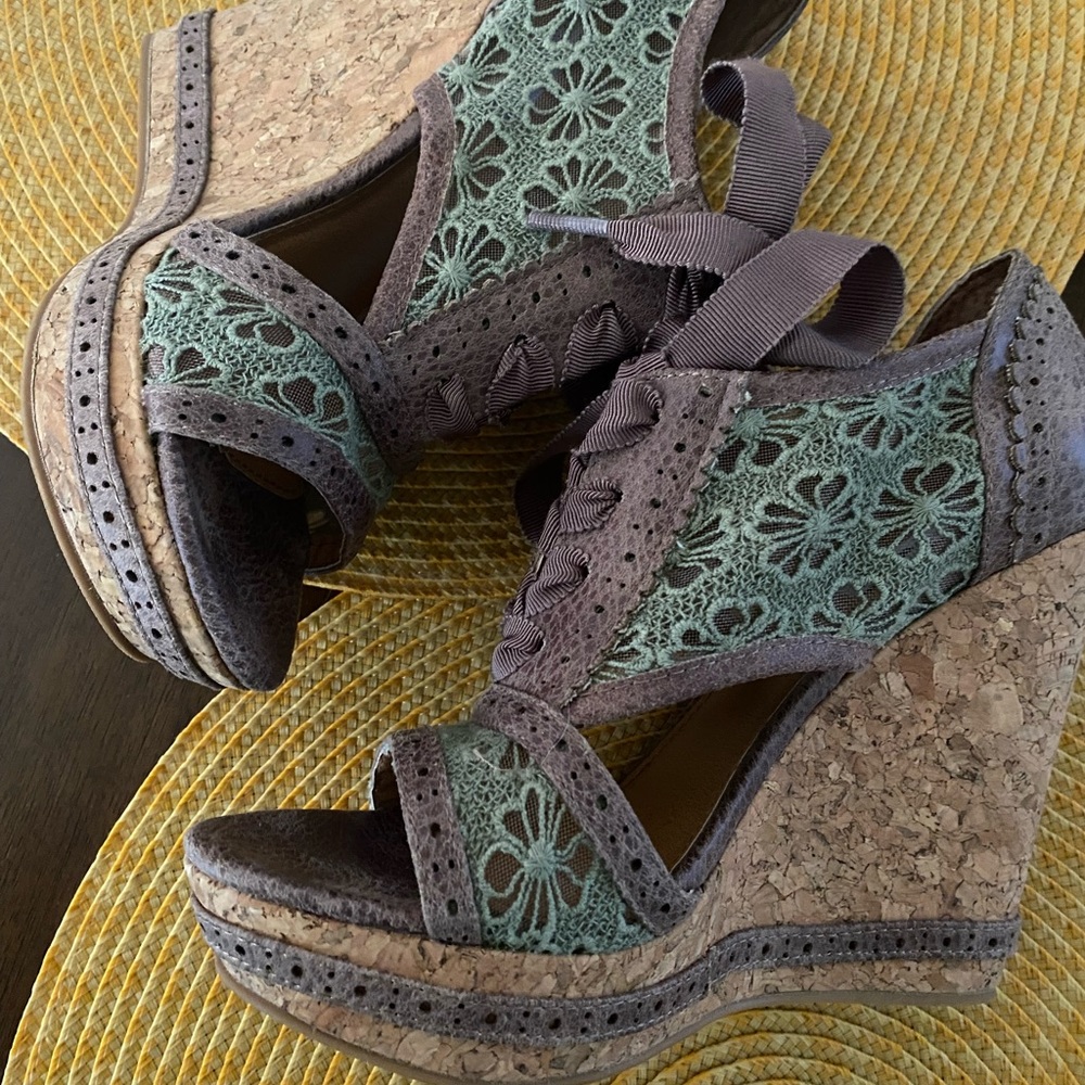 Brown wedges